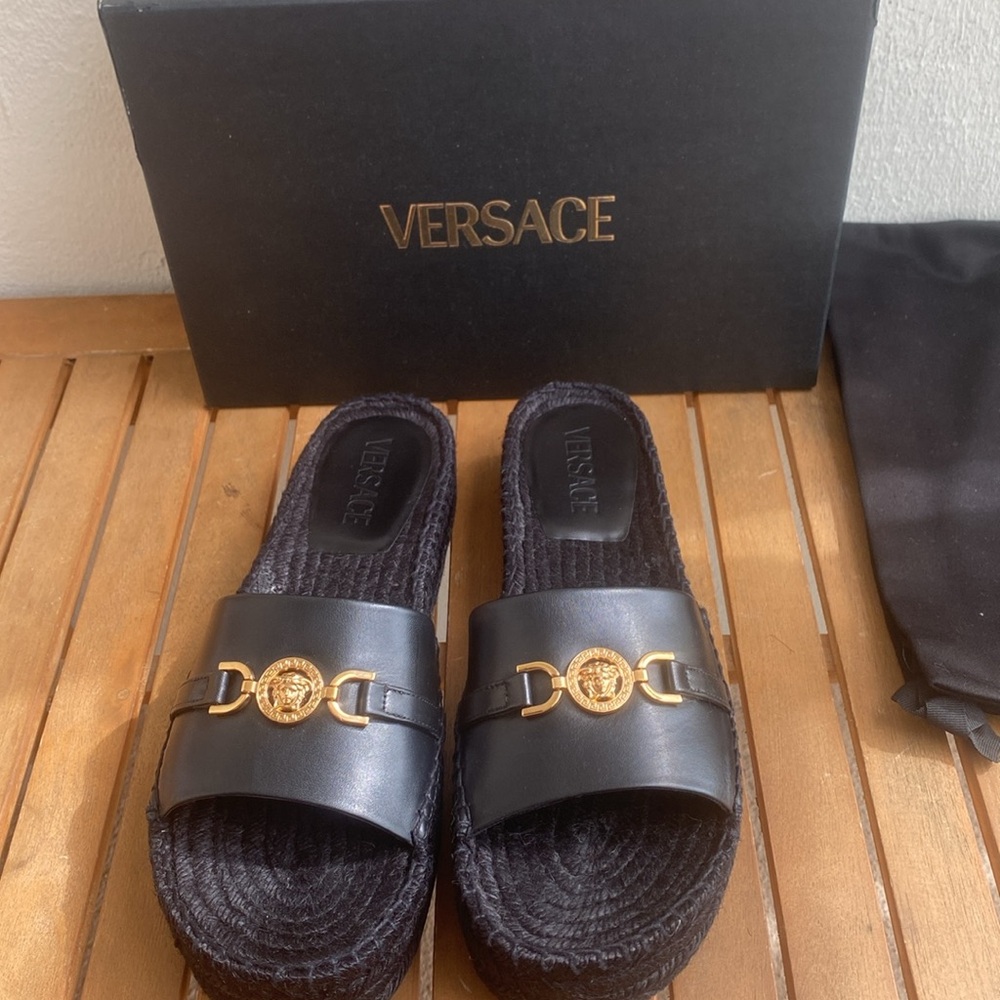 New Authentic VersaceMedusa '95 Espadrille Platform Slide
Sandal Women